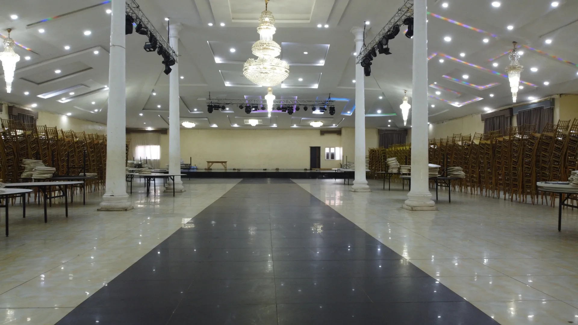 EMPTY HALL